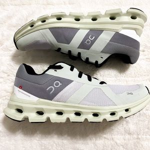 On Cloud On Running Cloudrunner frost aloe size women’s 9